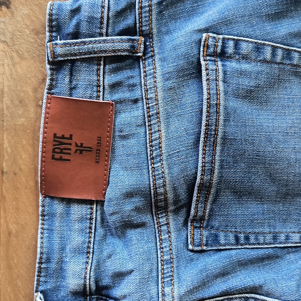 Frye Mid Rise Light Wash Faded Skinny Jeans Sz 8 Women - Picture 10 of 14